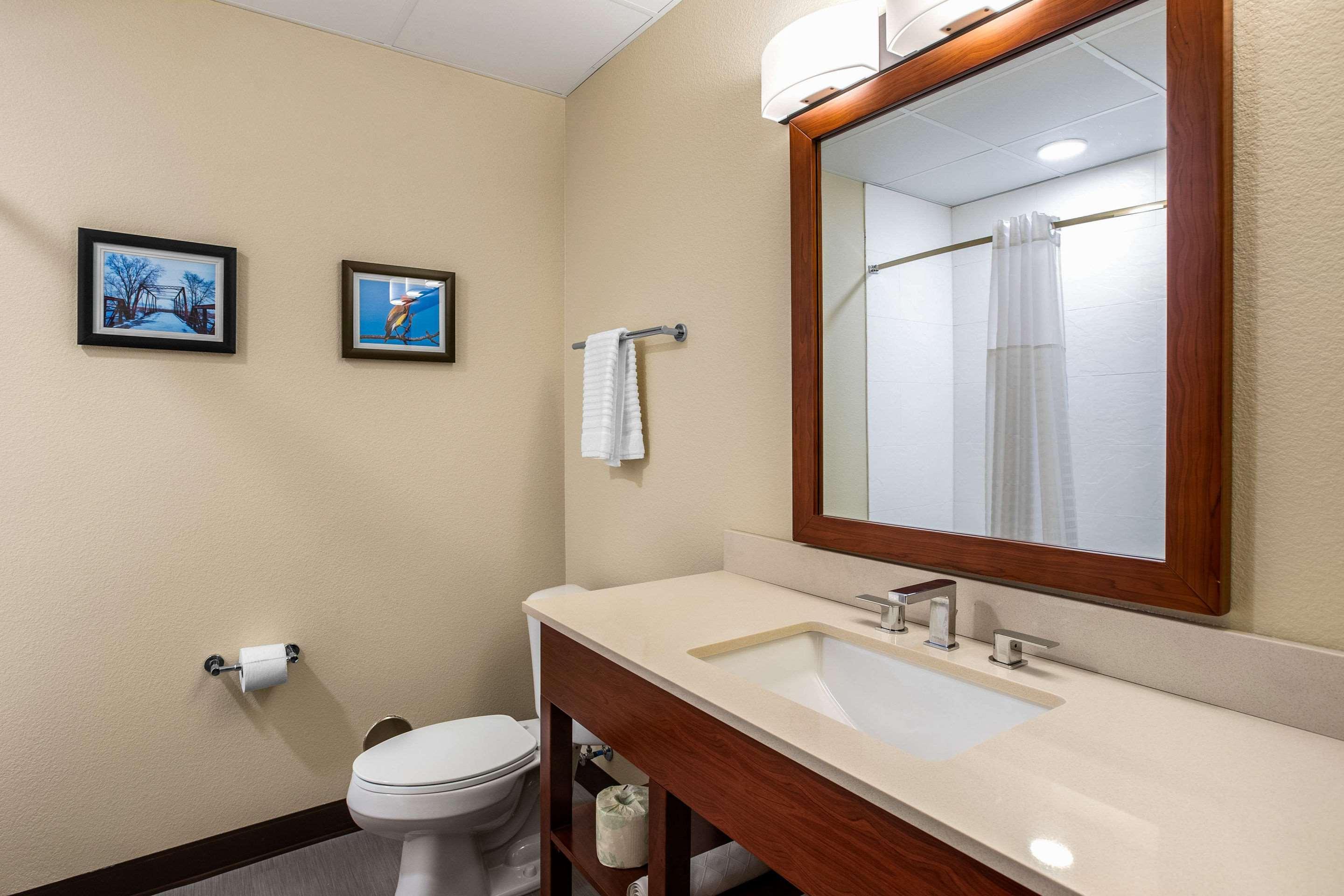 Comfort Inn & Suites Ames Near Isu Campus Eksteriør bilde
