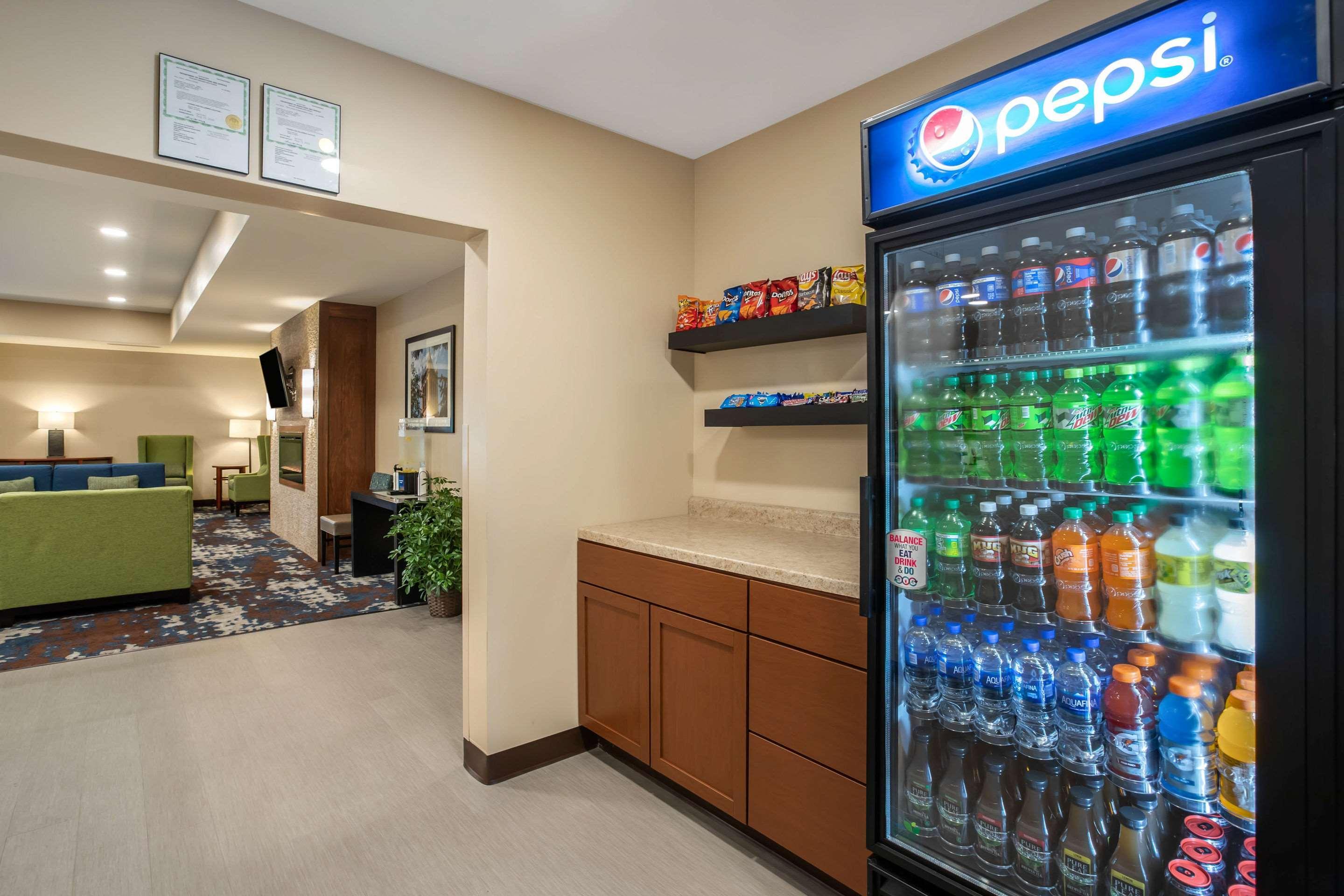 Comfort Inn & Suites Ames Near Isu Campus Eksteriør bilde