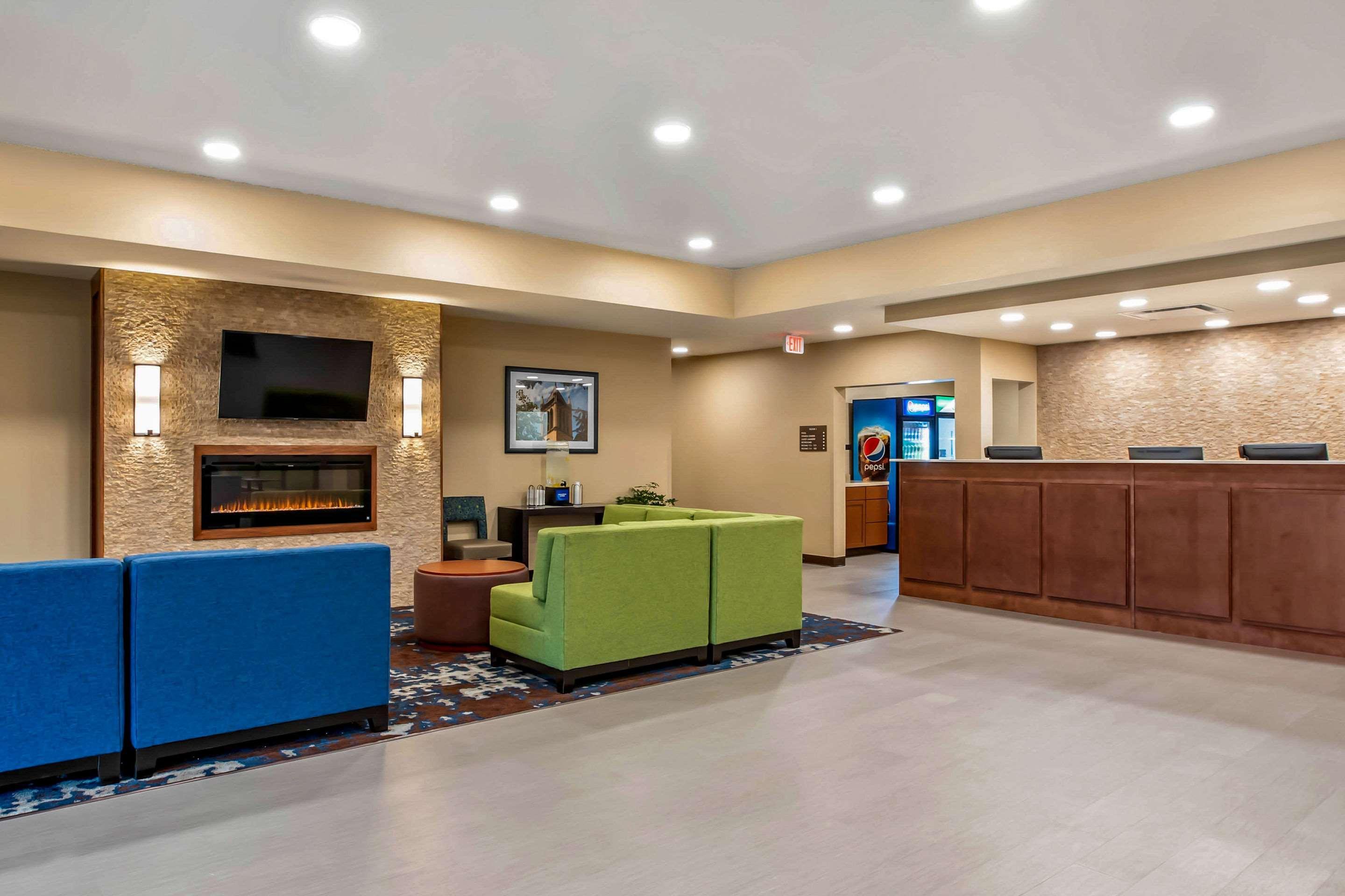 Comfort Inn & Suites Ames Near Isu Campus Eksteriør bilde
