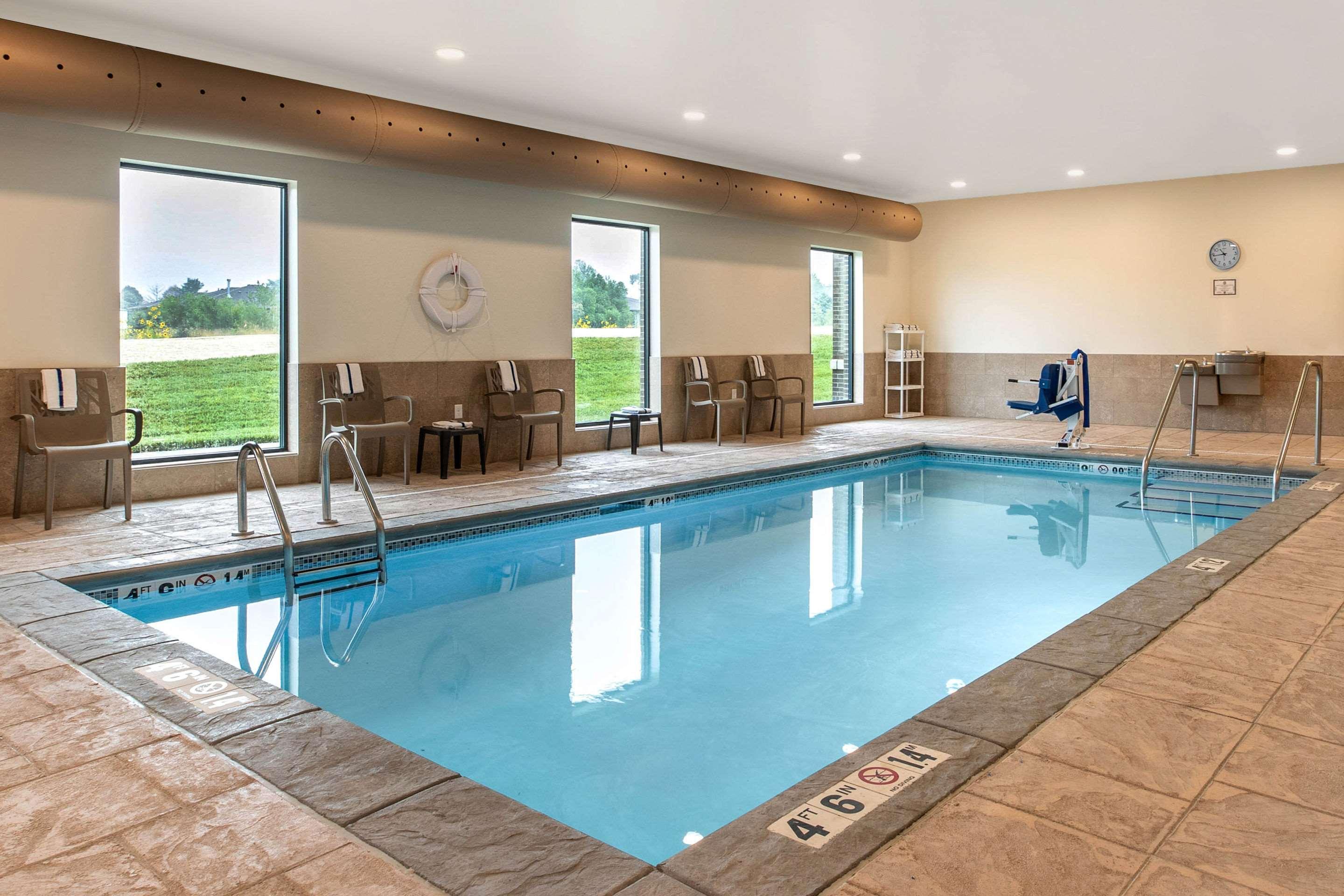 Comfort Inn & Suites Ames Near Isu Campus Eksteriør bilde